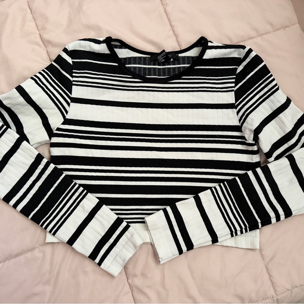 Forever 21 Black and White Striped Crop Top